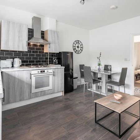 Modern Family Home W/Wi-Fi, Netflix, Self Check-In 런던 외부 사진