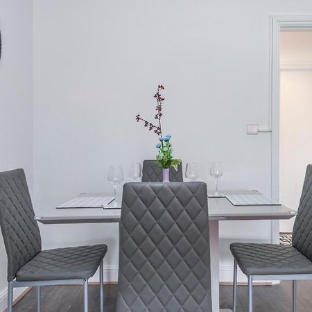 Modern Family Home W/Wi-Fi, Netflix, Self Check-In 런던 외부 사진