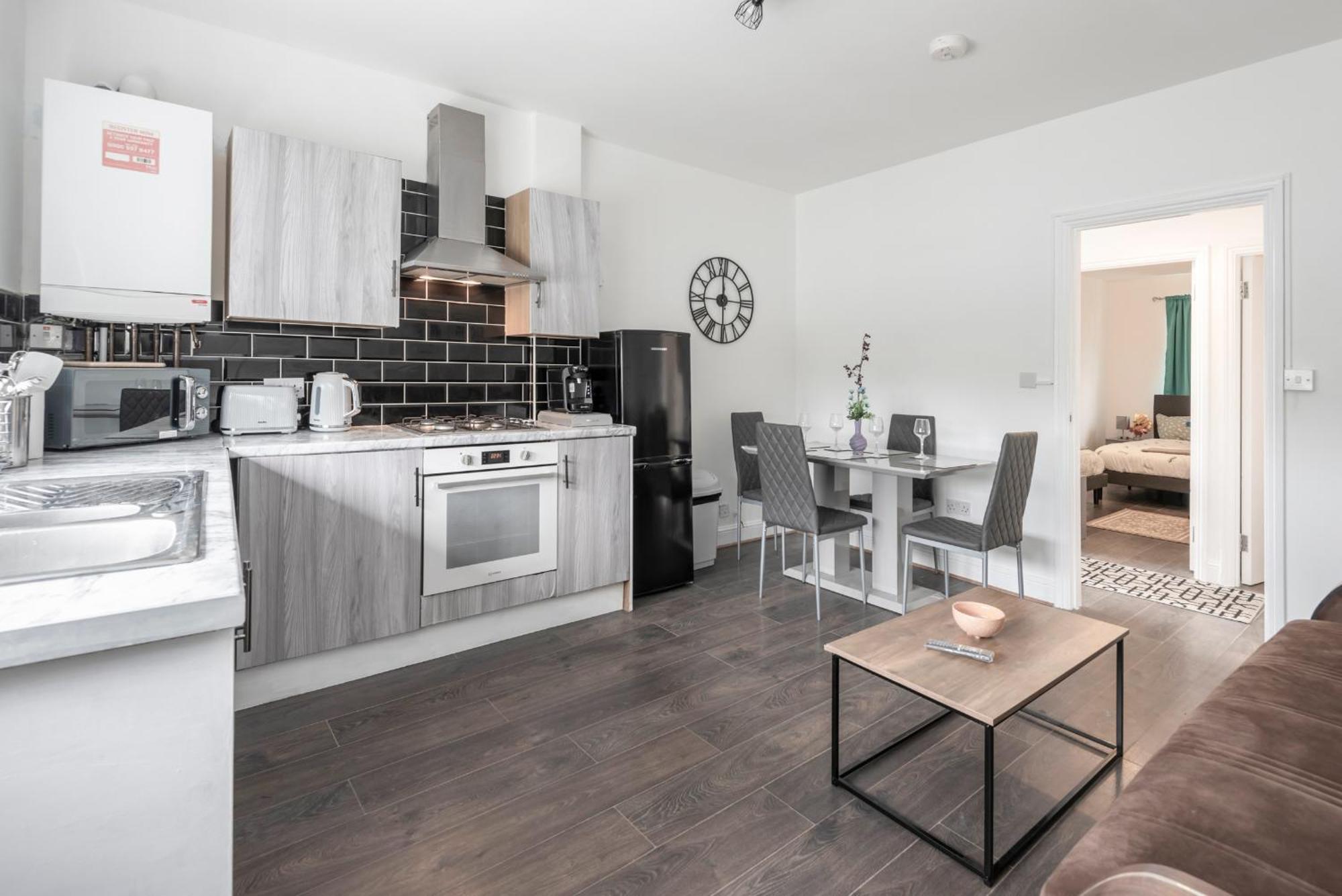 Modern Family Home W/Wi-Fi, Netflix, Self Check-In 런던 외부 사진