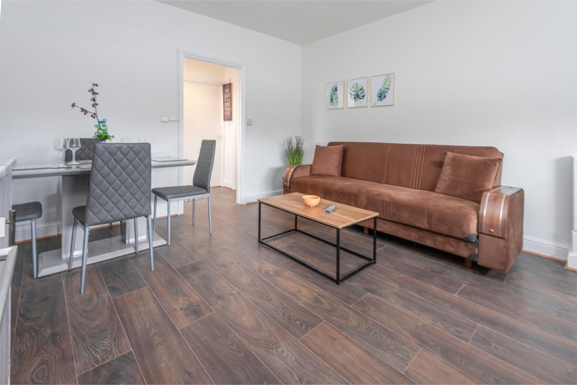Modern Family Home W/Wi-Fi, Netflix, Self Check-In 런던 외부 사진